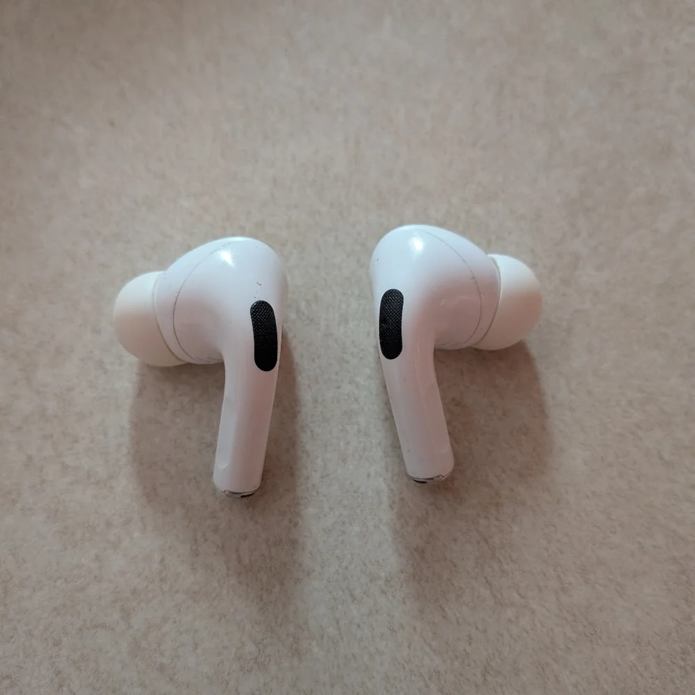 Apple Airpods Pro 2 Wireless Earbuds - Picture 5 of 9